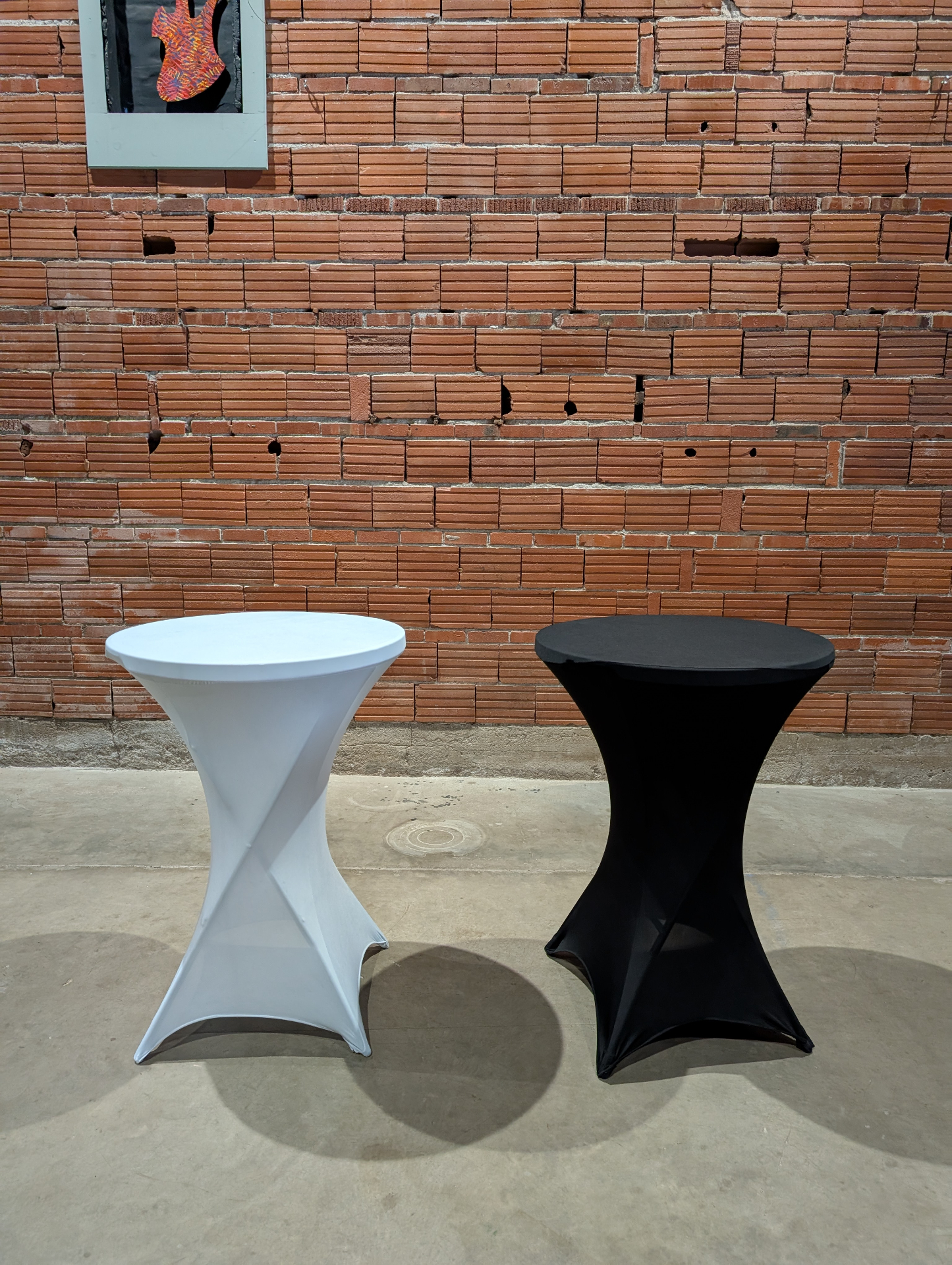 Cocktail tables in white and black